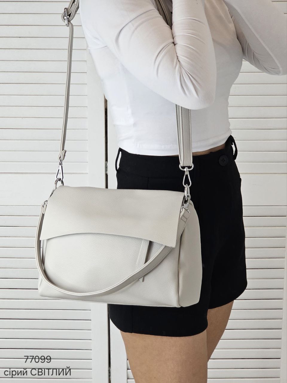 Клатч з клапаном з м'якої еко шкіри - СІРИЙ СВІТЛИЙ